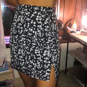 Flowery silky mini skirt